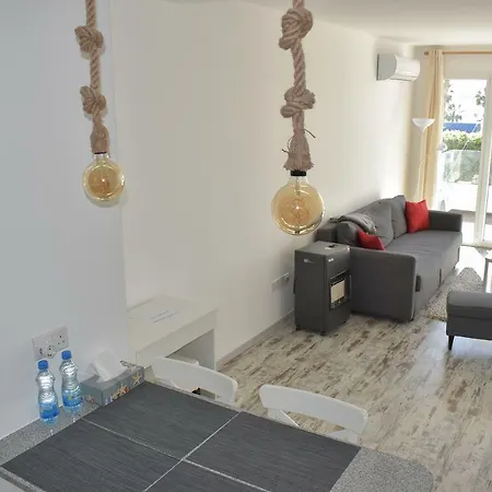 Estelia Court شقة